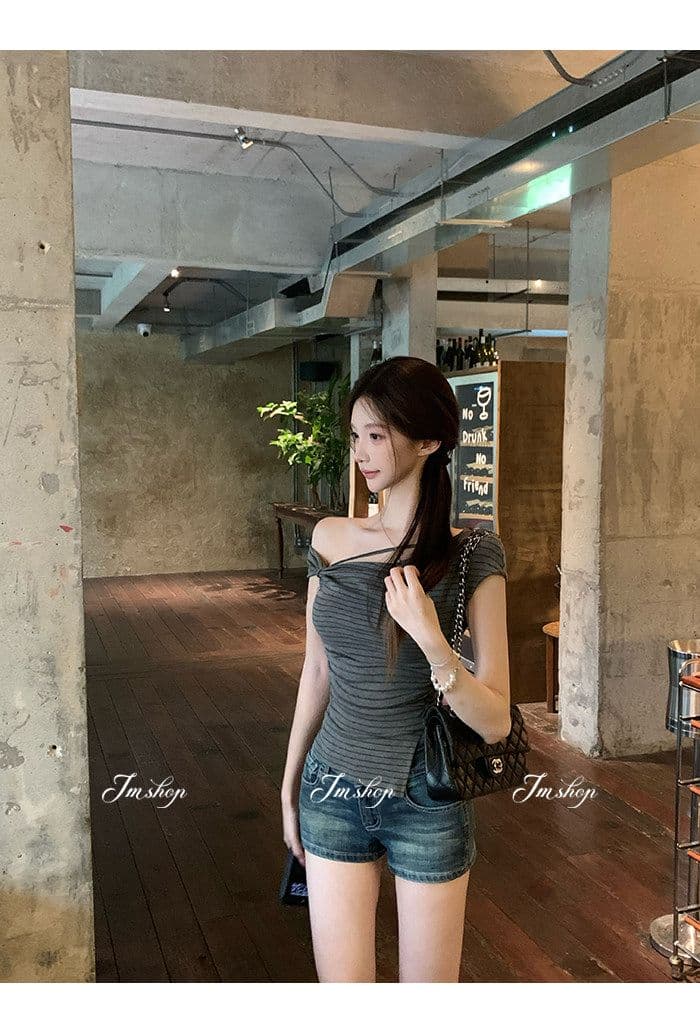 한 부서 핫걸 비스듬한 어깨 반팔 맨위 여성 여름 새로운 주름 허리 수축 몸매 가꾸기 슬림해 보이는 불규칙 티셔츠 작은 셔츠 상세 이미지 14