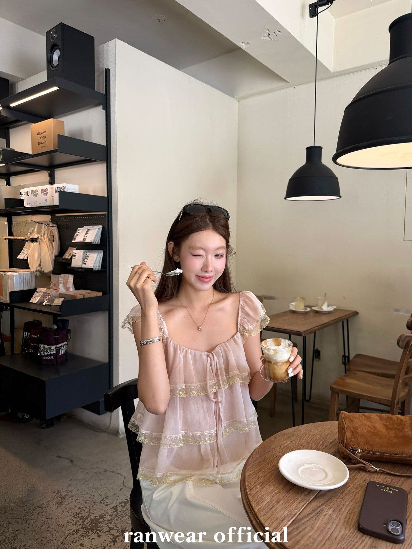작은 대중 디자인 센스 빛 럭셔리 철자 레이스 패치워크 레이스 광장 칼라 요정 가스 작은 날다 소매 반팔 맨위 여성 여름 티셔츠 이미지 4