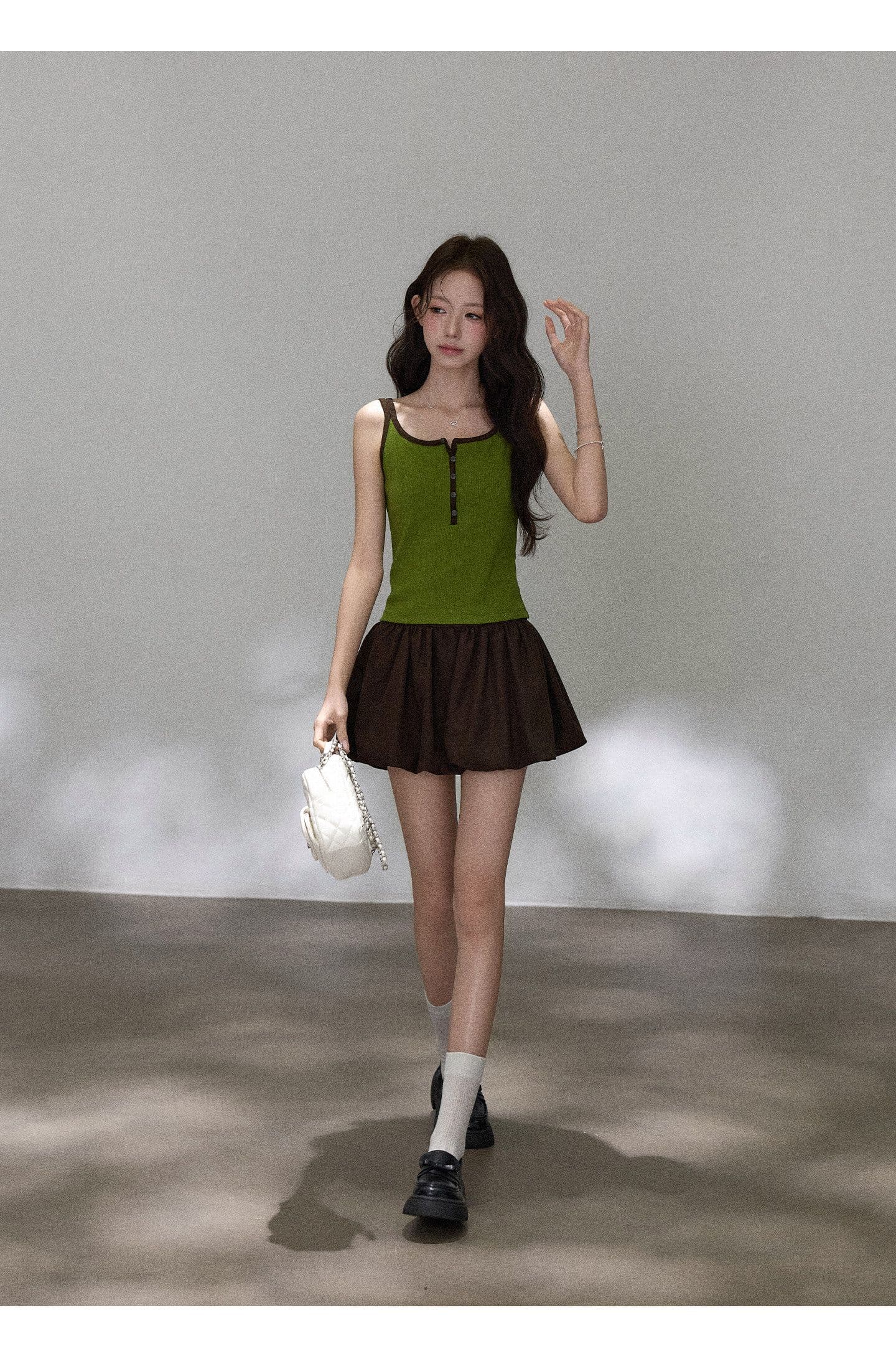 사람들 면 쇼트 스타일 녹색 캐미솔 외출용 착용 가져 가라. 도파민 배색 슬림해 보이는 인사이드 가져 가라. 민소매 맨위 상세 이미지 7
