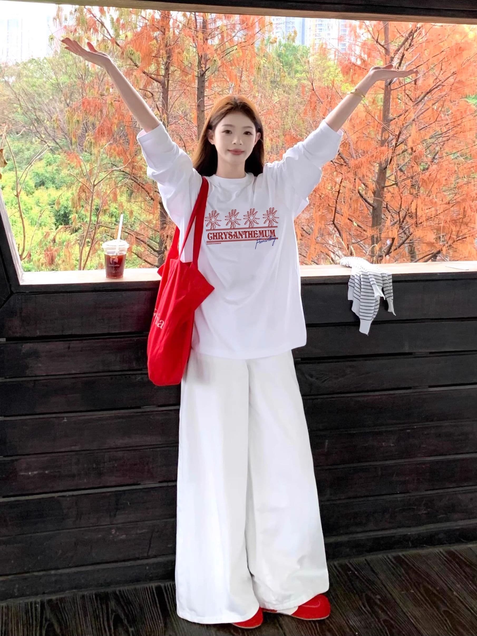 가을 순면 긴팔 티셔츠 여성 2026 한국 스타일 새로운 디자인 센스 프린트 다용도 기본 셔츠 맨위
