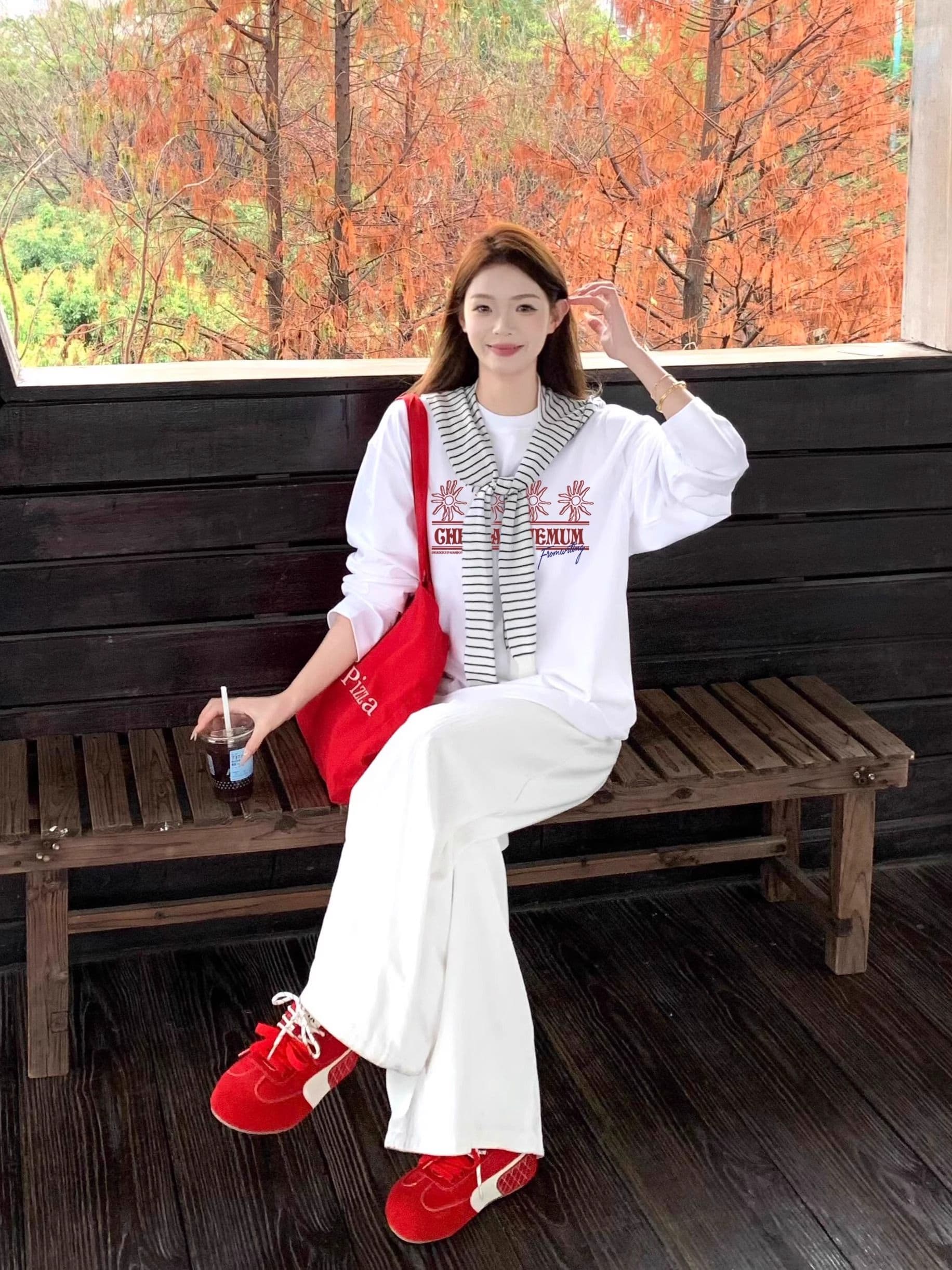 가을 순면 긴팔 티셔츠 여성 2026 한국 스타일 새로운 디자인 센스 프린트 다용도 기본 셔츠 맨위 이미지 2
