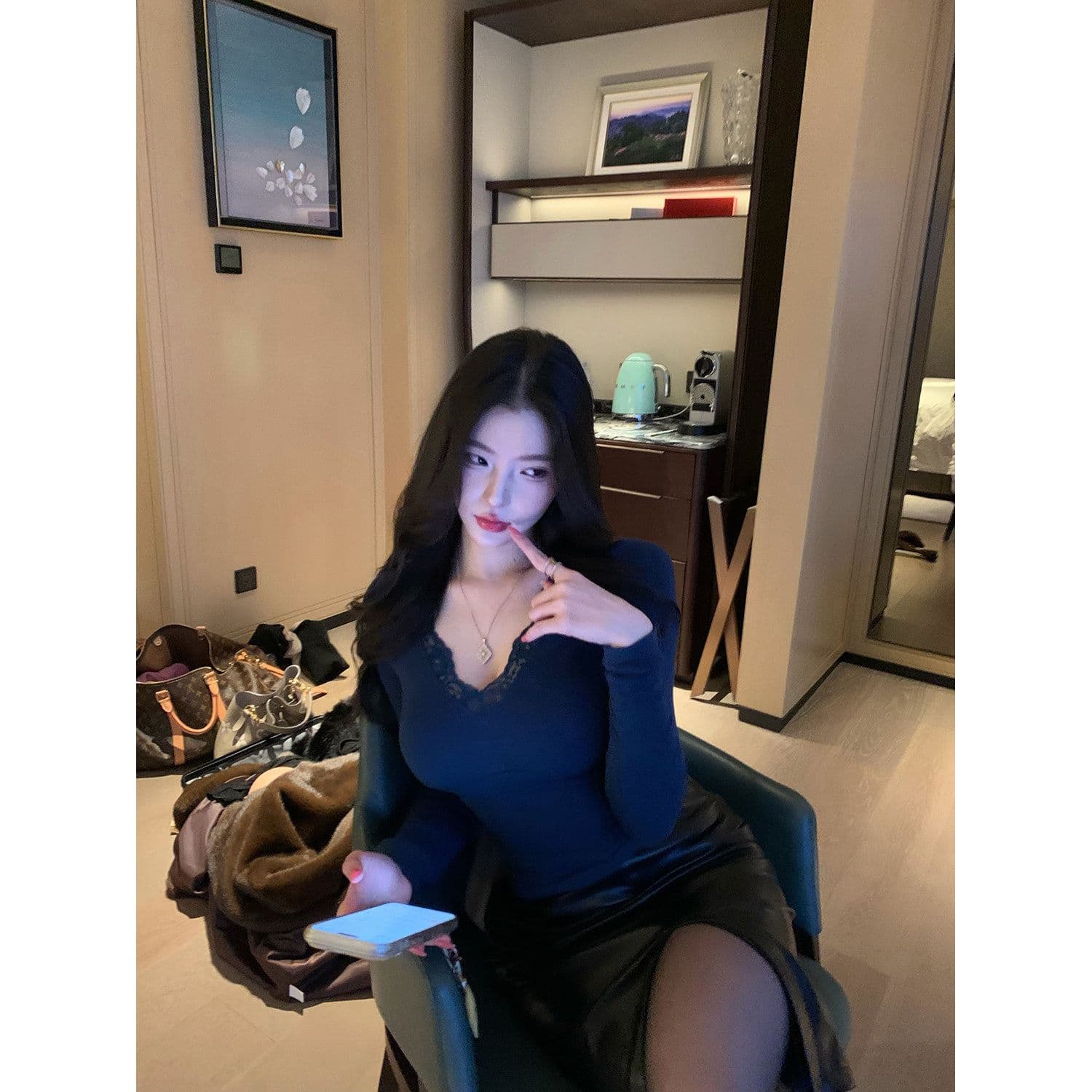 프랑스식 레이스 V넥 백리스 긴팔 여성 가을 겨울 몸매 가꾸기 슬림해 보이는 쇼트 스타일 기본 셔츠 회색 긍정적 인 어깨 의류 이미지 4