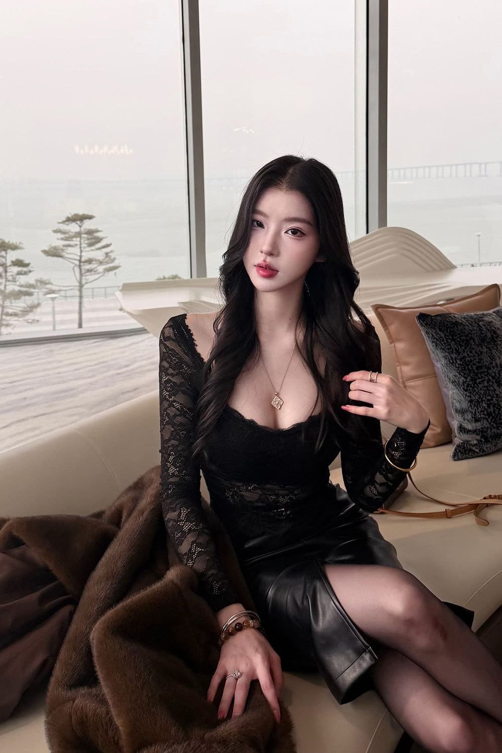 벨트 가슴 패드 다크 낭만주의 깊은 v 오프숄더 검정색 레이스 티셔츠 여성 허리 수축 홀로우 아웃 벨트 가슴 패드 인사이드 가져 가라. 이미지 6