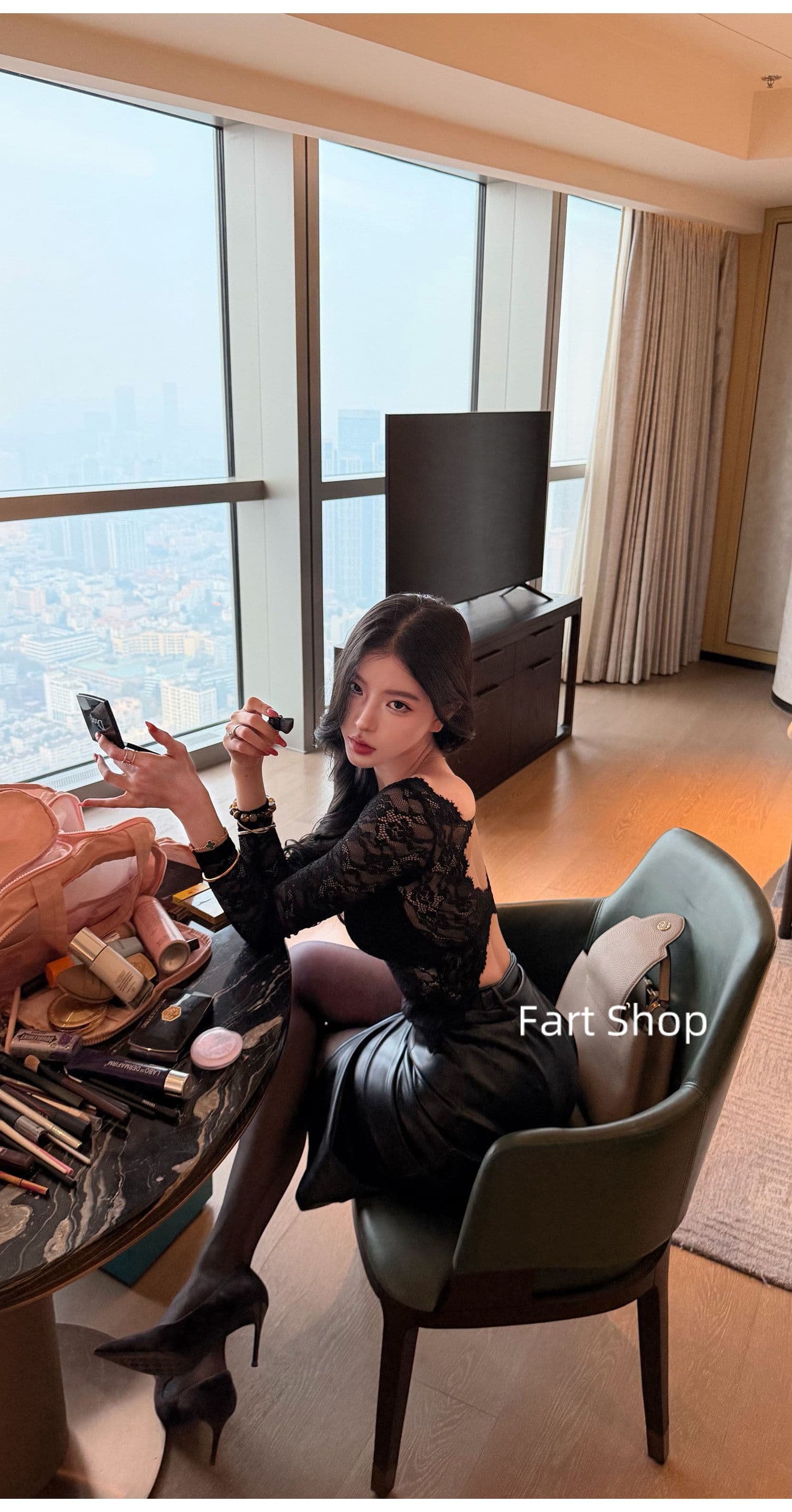 벨트 가슴 패드 다크 낭만주의 깊은 v 오프숄더 검정색 레이스 티셔츠 여성 허리 수축 홀로우 아웃 벨트 가슴 패드 인사이드 가져 가라. 상세 이미지 5