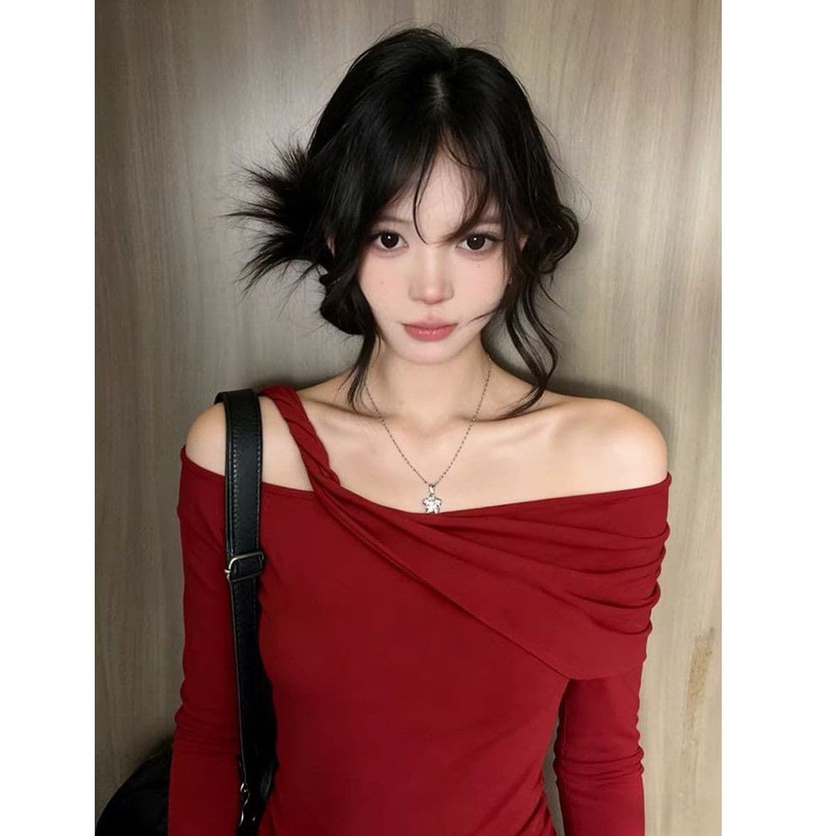 2026 가을 겨울 빨간색 비스듬한 어깨 비틀림 디자인 센스 기본 셔츠 여성 핫걸 바람 몸매 가꾸기 긴팔 티셔츠 순수한 욕망 맨위 이미지 3