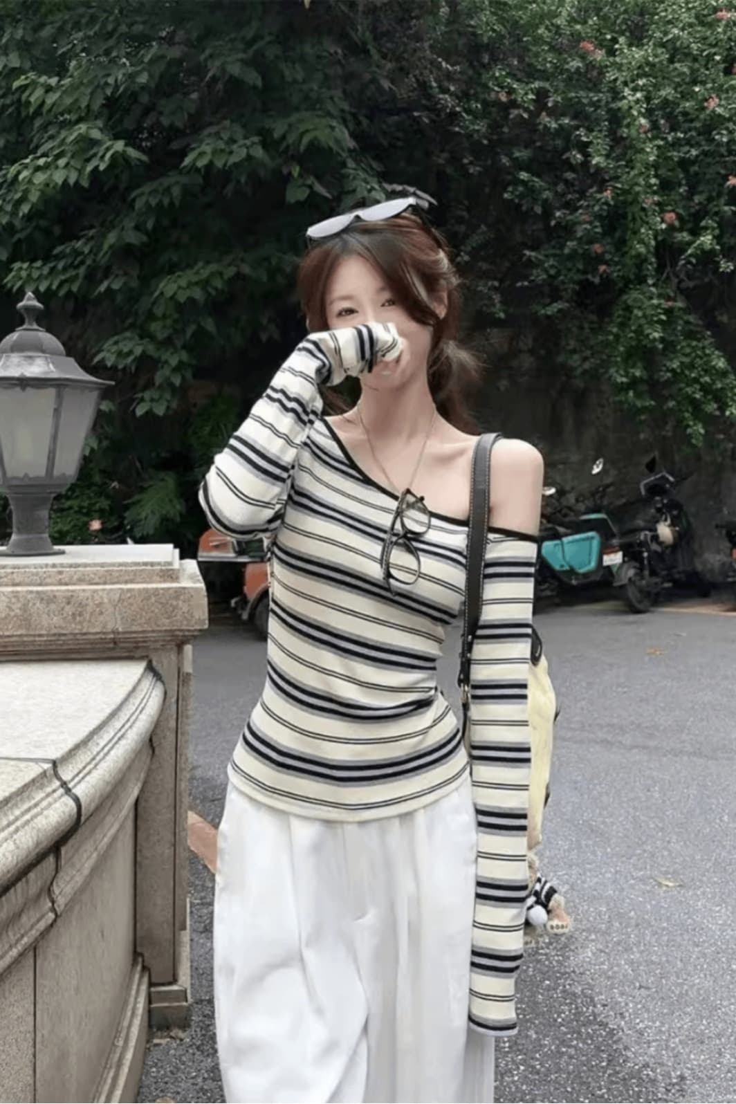 원본 컬러 짜임 기사 가을 한 부서 느긋한 비스듬한 어깨 스트라이프 기본 셔츠 몸매 가꾸기 오프숄더 핫걸 긴팔 만나는 맨위 이미지 6