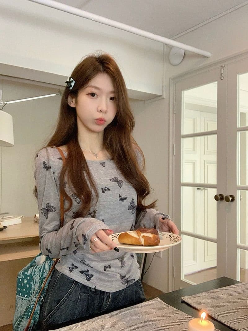 주간 실크 양모 한국 스타일 핫걸 회색 나비 프린트 티셔츠 여성 봄 가을 얇은 스타일 몸매 가꾸기 기본 셔츠 쇼트 스타일 맨위 상세 이미지 3
