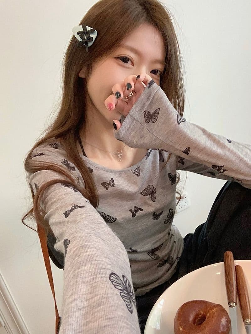 주간 실크 양모 한국 스타일 핫걸 회색 나비 프린트 티셔츠 여성 봄 가을 얇은 스타일 몸매 가꾸기 기본 셔츠 쇼트 스타일 맨위 상세 이미지 15
