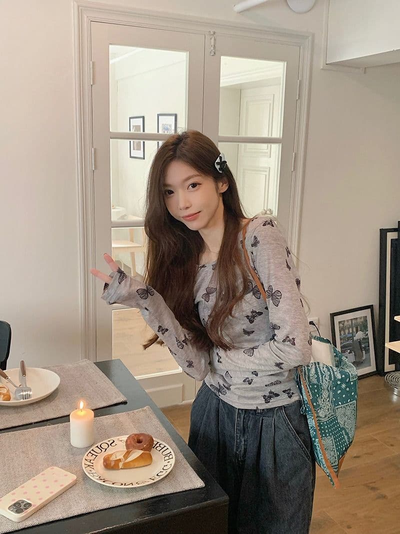 주간 실크 양모 한국 스타일 핫걸 회색 나비 프린트 티셔츠 여성 봄 가을 얇은 스타일 몸매 가꾸기 기본 셔츠 쇼트 스타일 맨위 상세 이미지 16