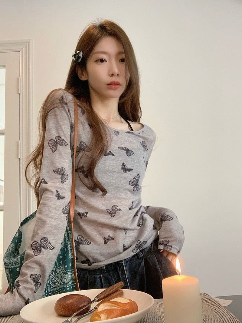 주간 실크 양모 한국 스타일 핫걸 회색 나비 프린트 티셔츠 여성 봄 가을 얇은 스타일 몸매 가꾸기 기본 셔츠 쇼트 스타일 맨위 상세 이미지 20