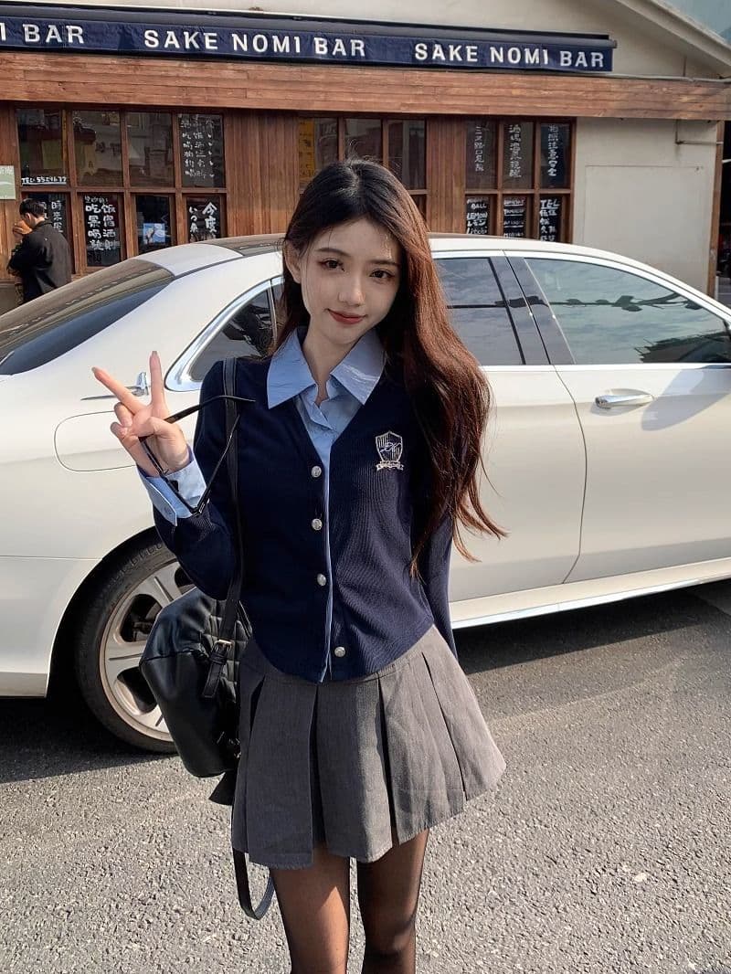 원본 원단 POLO 칼라 자수 긴팔 여성 가을 디자인 센스 셔츠 패치워크 쇼트 스타일 페이크 레이어드 맨위 상세 이미지 3