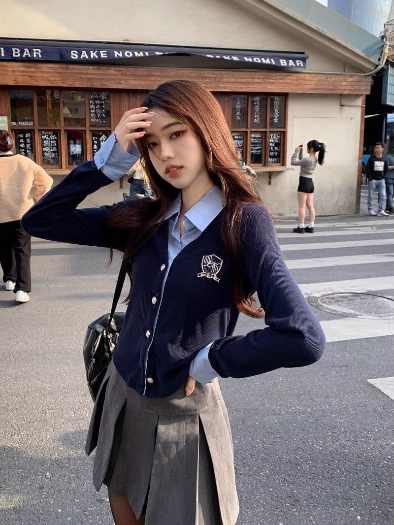 원본 원단 POLO 칼라 자수 긴팔 여성 가을 디자인 센스 셔츠 패치워크 쇼트 스타일 페이크 레이어드 맨위 상세 이미지 6
