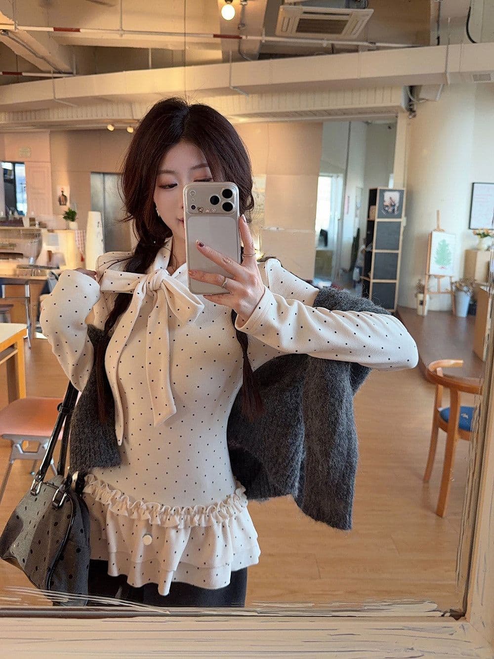 한 부서 핫걸 화이트 도트 무늬 스트랩 긴팔 티셔츠 여성 가을 레이스 치마 스택 착용 기본 셔츠 맨위 상세 이미지 16