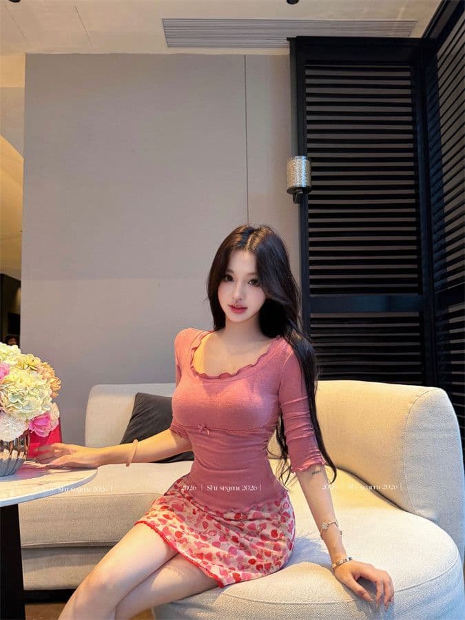 작은 대중 순수한 욕망 이슬 쇄골 낮은 네크라인 디스플레이 가슴 몸매 가꾸기 중간 소매 티셔츠 맨위 프린트 하이웨이스트 타이트 스커트 반신 치마 세트 상세 이미지 4