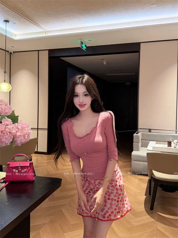 작은 대중 순수한 욕망 이슬 쇄골 낮은 네크라인 디스플레이 가슴 몸매 가꾸기 중간 소매 티셔츠 맨위 프린트 하이웨이스트 타이트 스커트 반신 치마 세트 상세 이미지 14