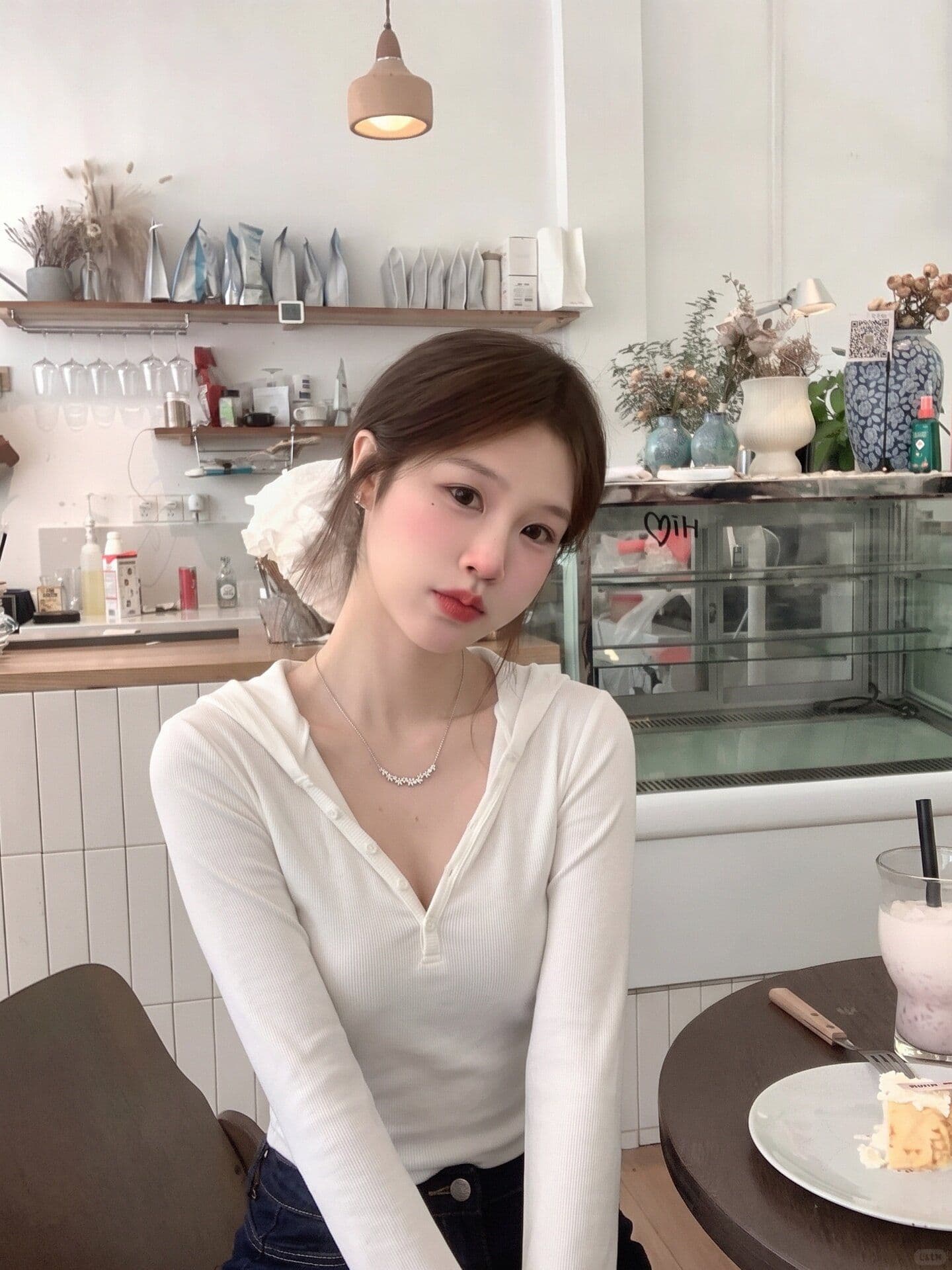 원본 원단 미니멀리즘 화이트 후드 긴팔 티셔츠 여성 2026 년 이른 가을 출퇴근 다용도 캐주얼 허리 수축 맨위 이미지 4