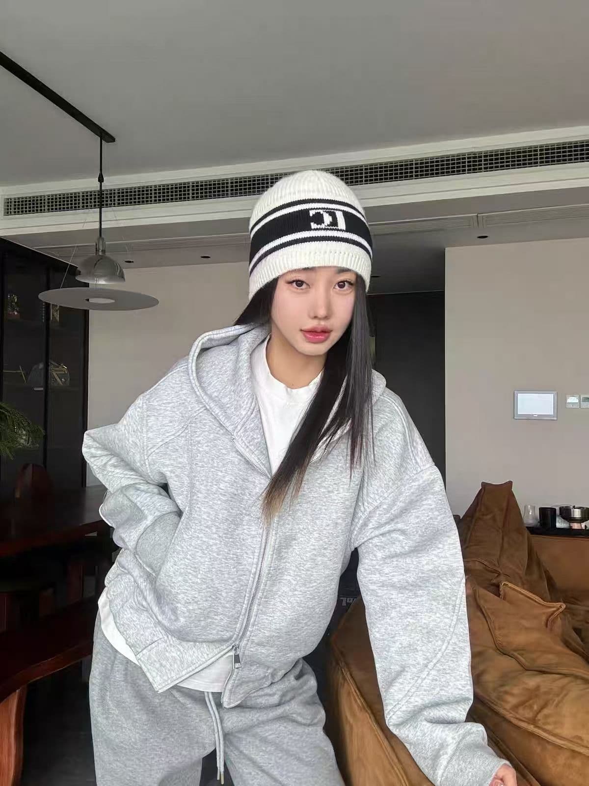 원본 원단 회색 후드 티 스웨터 짧은 여성 코트 봄 가을 디자인 센스 가을 착용 가져 가라. 한 첨부 된 의류 상세 이미지 1