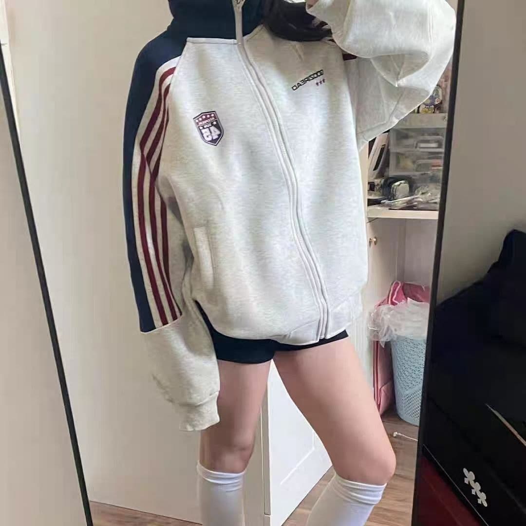 원본 원단 아메리칸 배색 스트라이프 휘장 알파벳 스탠드 칼라 여성 코트 가을 겨울 오픈 가디건 재킷 맨위 이미지 5