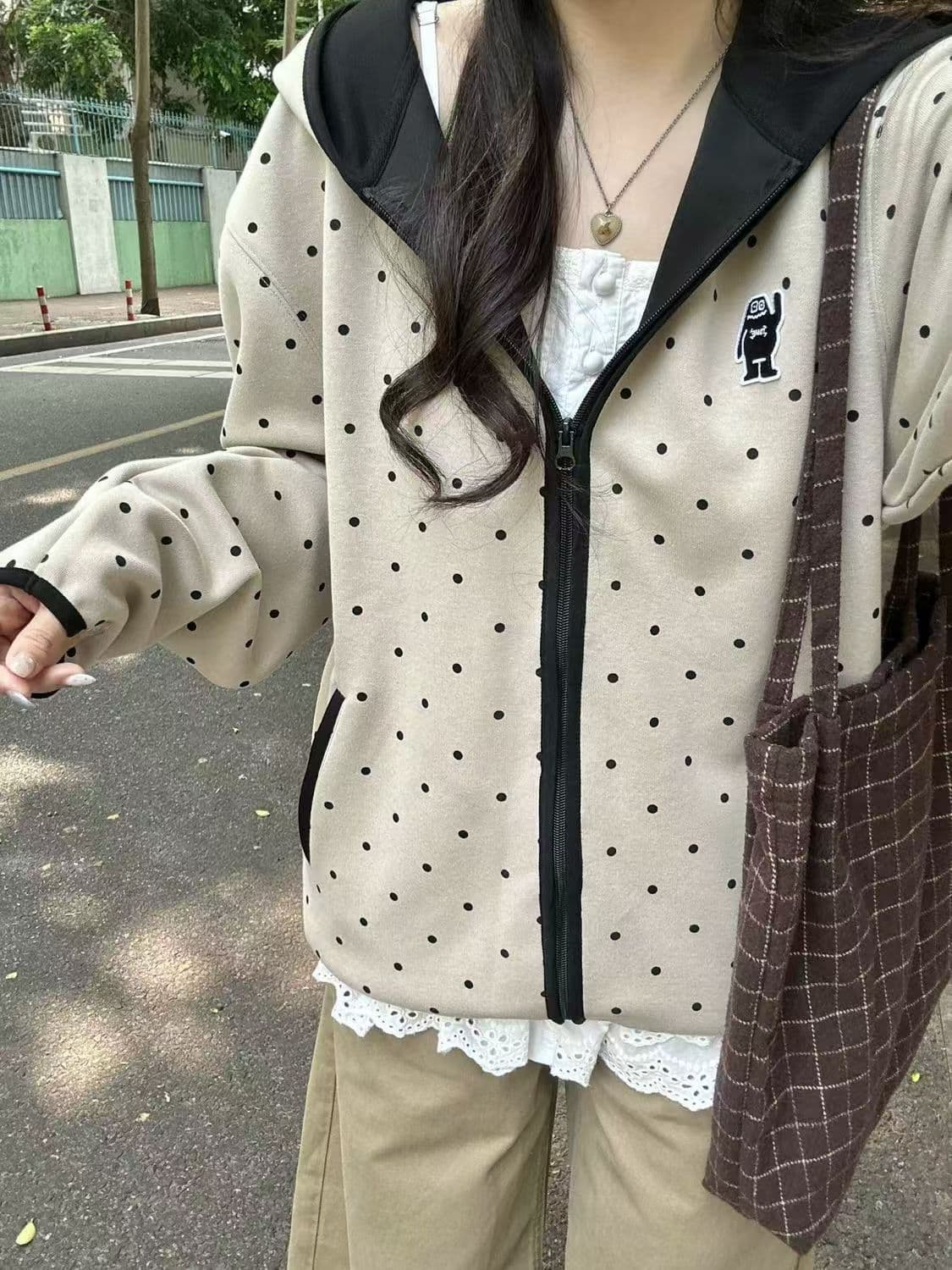 후아 면 복합 레트로 도트 무늬 자수 후드 오픈 가디건 후드티 여성 가을 겨울 새로운 캐주얼 루즈핏 검은 색 테두리 재킷 상세 이미지 3