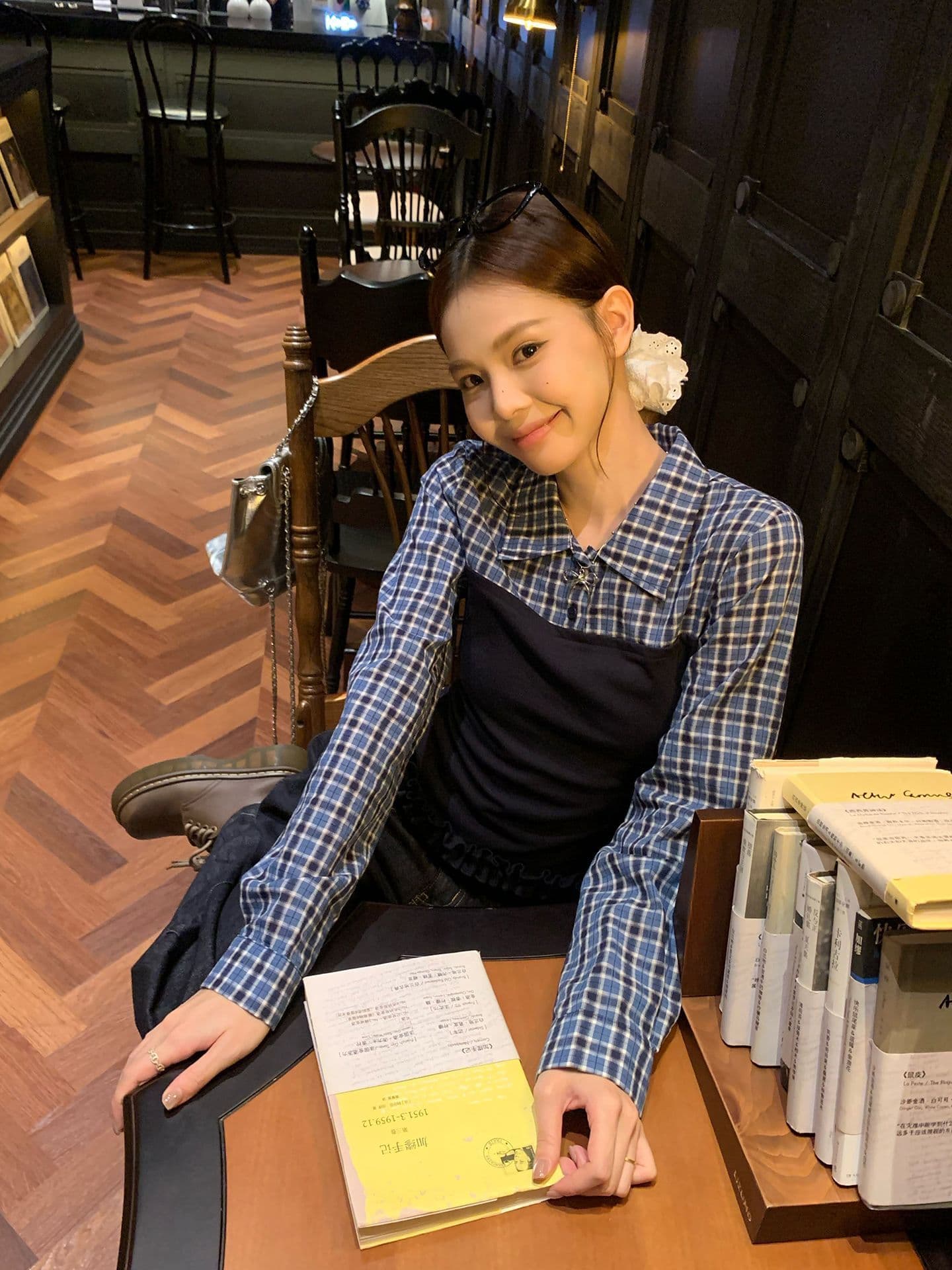 면 100% 체크무늬 레트로 학원 스타일 패치워크 페이크 레이어드 긴팔 티셔츠 여성 디자인 센스 몸매 가꾸기 슬림해 보이는 작은 대중 맨위 이미지 4