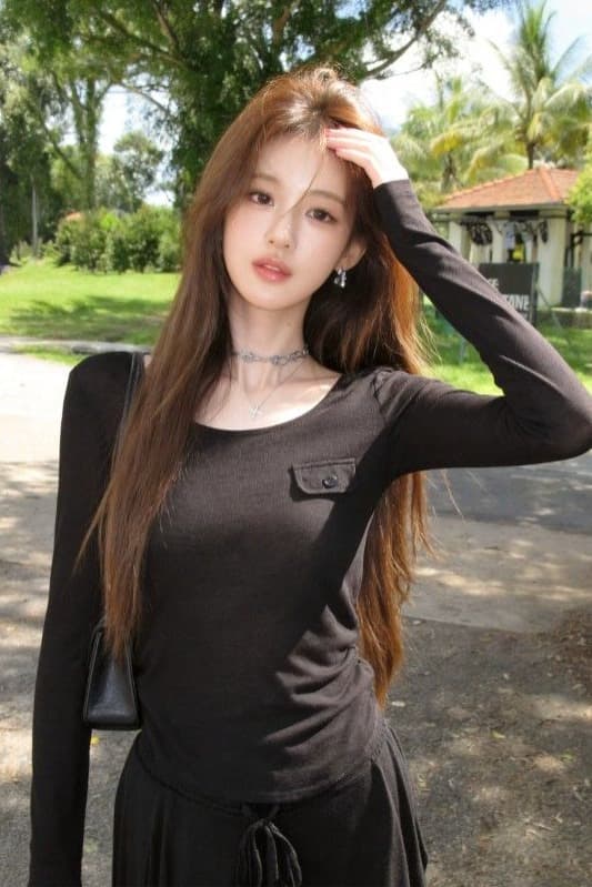 2026 가을 겨울 한국 스타일 새로운 u 칼라 몸매 가꾸기 긴팔 티셔츠 여성 단색 핫걸 다용도 기본 셔츠 이미지 6