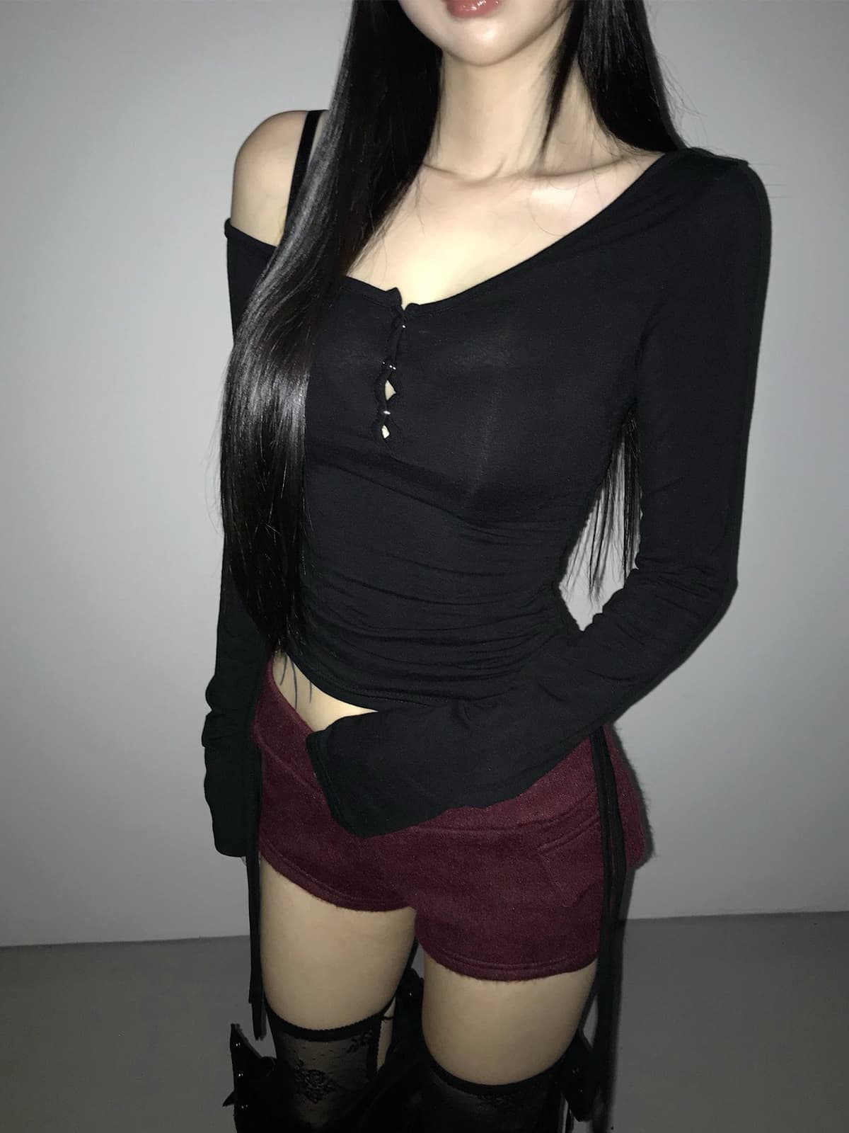 한국 동대문 신제품 얇은 스타일 어둠 버클 양면 펌프 로프 오프숄더 긴팔 기본 셔츠 티셔츠 이미지 2