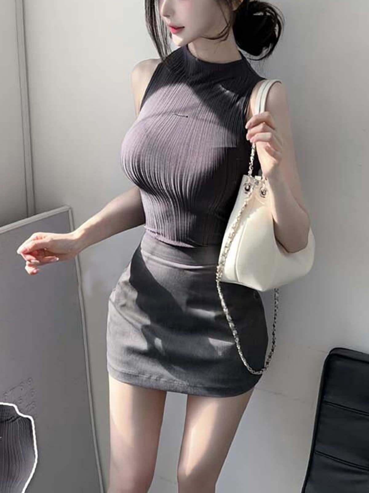 한국 동대문 신제품 순수한 섹시함 타이트 민소매 하프 칼라 티셔츠 여성 외출용 몸매 가꾸기 조끼 맨위