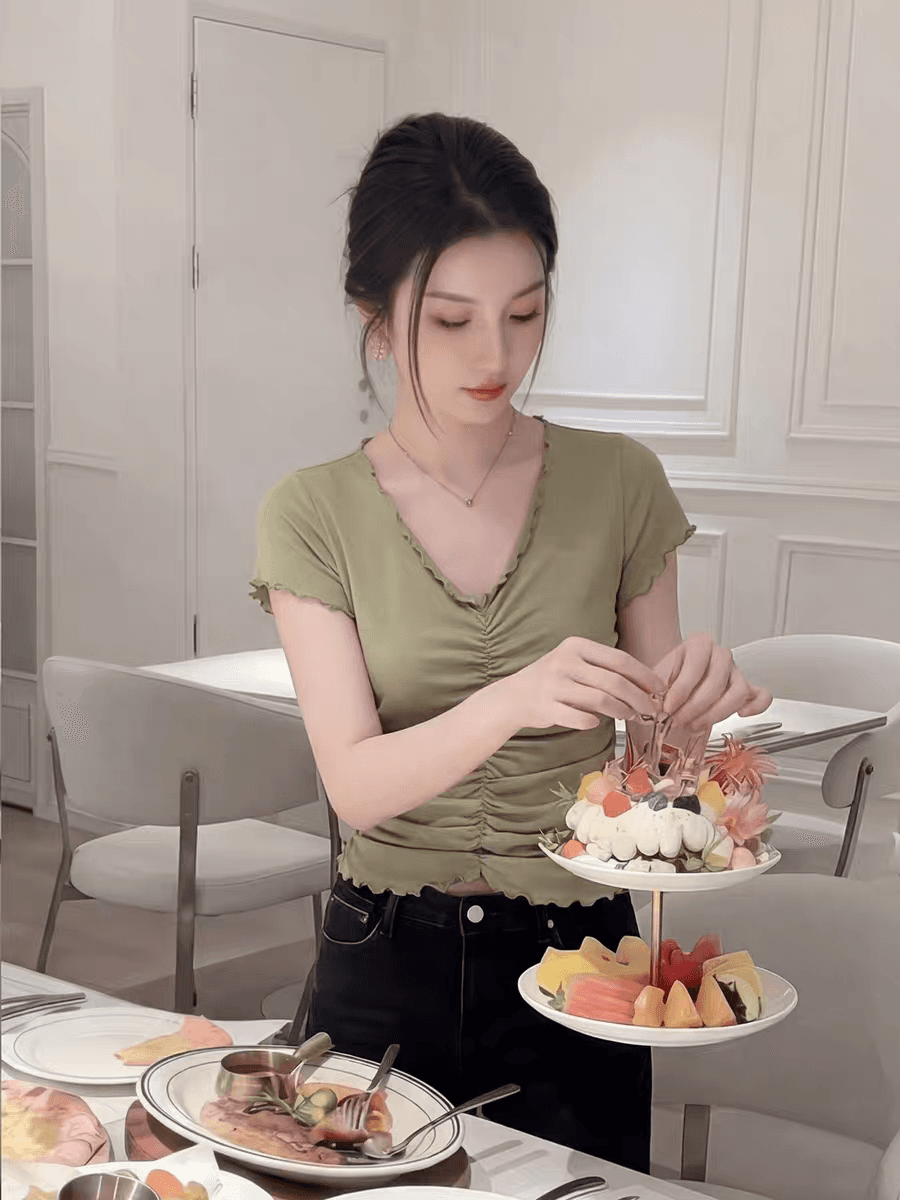 빛 요리 한 핫걸 바람 올리브 그린 주름 티셔츠 2026 여름 새로운 허리 수축 펌프 Pleat 디자인 센스 품격 맨위 상세 이미지 5
