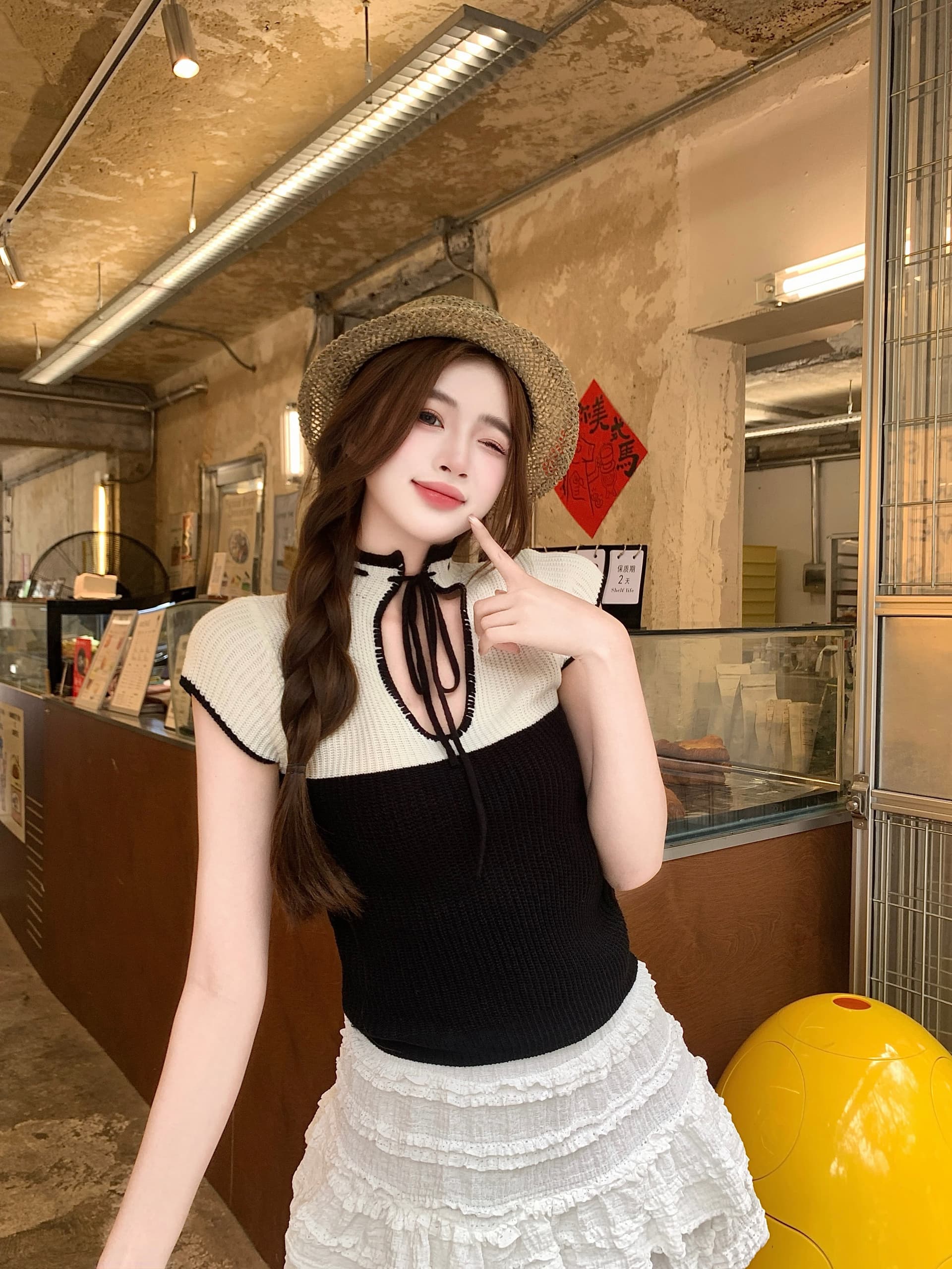 실사 빅 사이즈 지방 mm 반하이넥 레이스업 홀로우 아웃 반팔 니트 스웨터 여성 봄 여름 품격 배색 패치워크 맨위 이미지 3