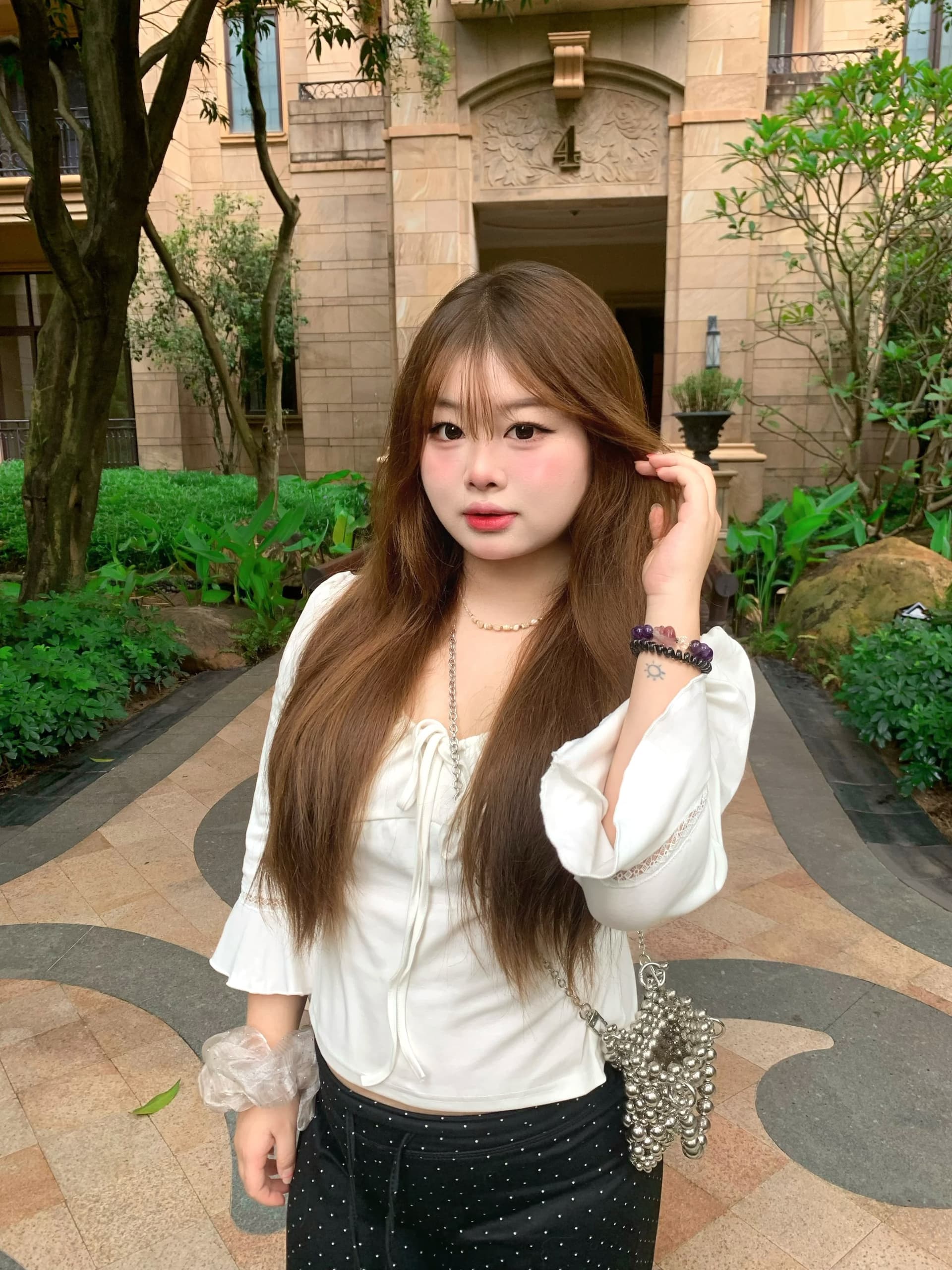 한 부서 분위기 센스 펌프 로프 광장 칼라 화이트 연꽃 잎 나팔 소매 레이스 레이스 슬림해 보이는 쇼트 스타일 만나는 작은 셔츠