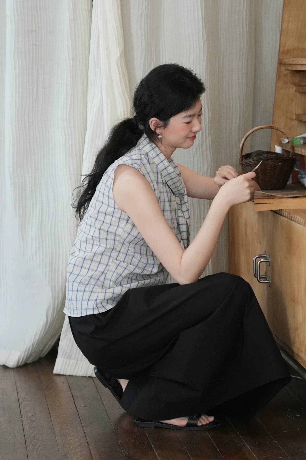 黛 리 수 있습니다. 이슬 바다 소금 편지 비스듬한 문 襟 플리츠 체크무늬 레이스 업 셔츠 얇고 가벼운 상쾌 슬림해 보이는 작은 셔츠 상세 이미지 9