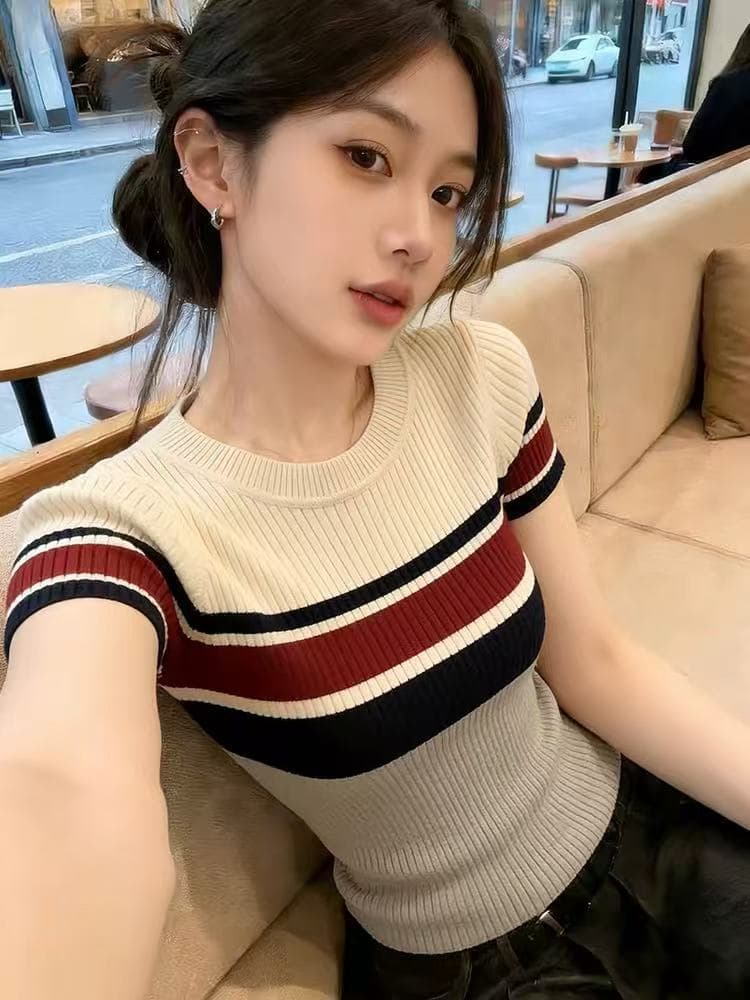 아메리칸 레트로 배색 스트라이프 품격 반팔 니트 스웨터 여성 2026 여름 새로운 라운드 넥 몸매 가꾸기 상세 이미지 1