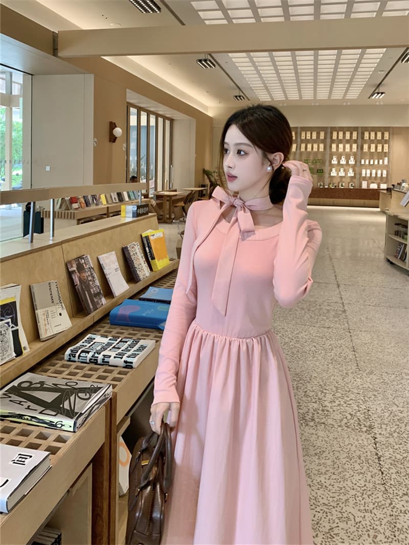 프랑스식 부드러운 바람 핑크색 긴팔 드레스 아이들 2026 가을 겨울 새로운 자이언트 잘 생긴 허리 수축 슬림해 보이는 롱 스커트 이미지 2
