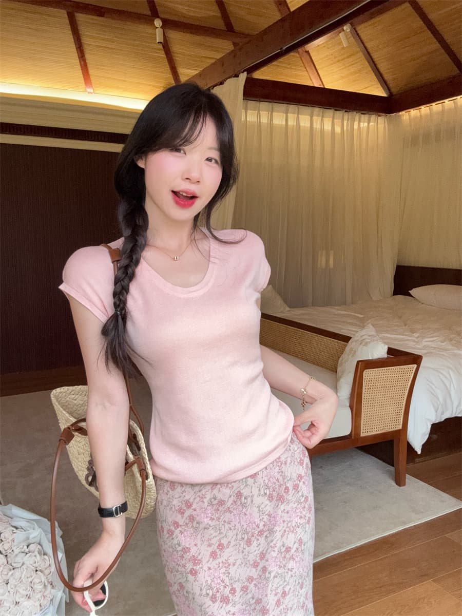 2026 여름 새로운 한국 스타일 패션 세트 여성 품격 반팔 u 칼라 맨위 가져 가라. 꽃무늬 반신 스커트 투피스 세트 상세 이미지 10