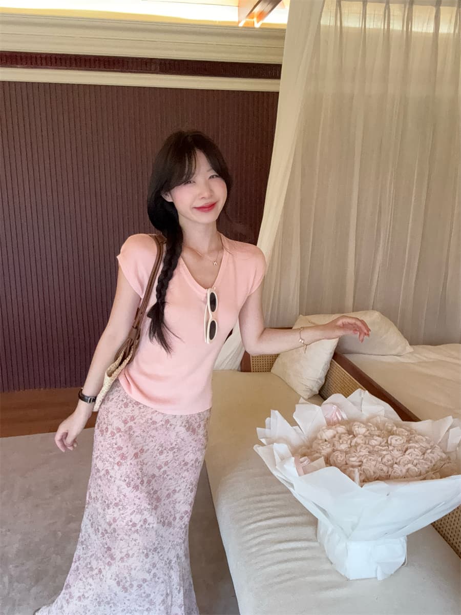 2026 여름 새로운 한국 스타일 패션 세트 여성 품격 반팔 u 칼라 맨위 가져 가라. 꽃무늬 반신 스커트 투피스 세트 상세 이미지 17