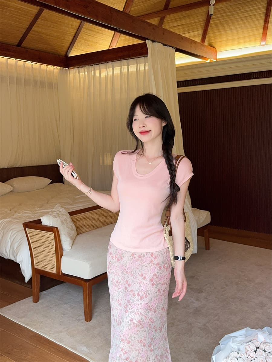 2026 여름 새로운 한국 스타일 패션 세트 여성 품격 반팔 u 칼라 맨위 가져 가라. 꽃무늬 반신 스커트 투피스 세트 상세 이미지 4