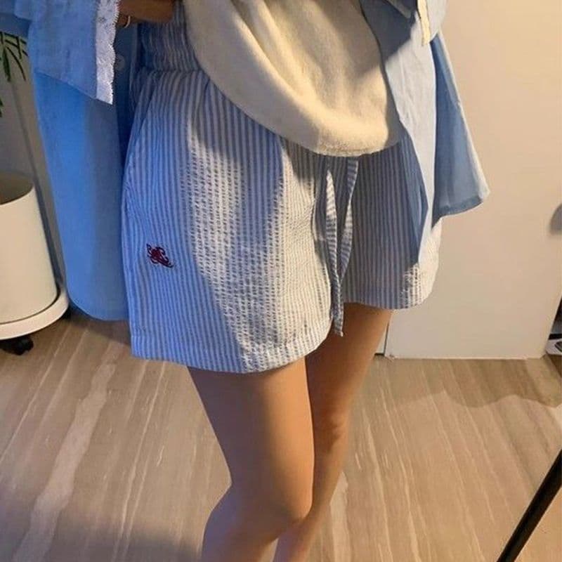 있음 선적 원본 새로운 세로 줄무늬 펌프 로프 알파벳 자수 넓은 다리가 짧다. 바지 여성 루즈핏 여름 캐주얼 바지 이미지 2