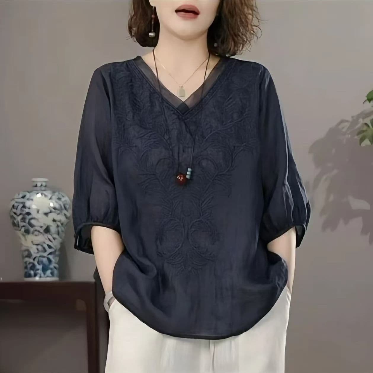 있음 선적 루즈핏 여름 폭발 자수 V넥 중간 소매 티셔츠 빅 사이즈 패션 외국 가스 레트로 상세 이미지 2