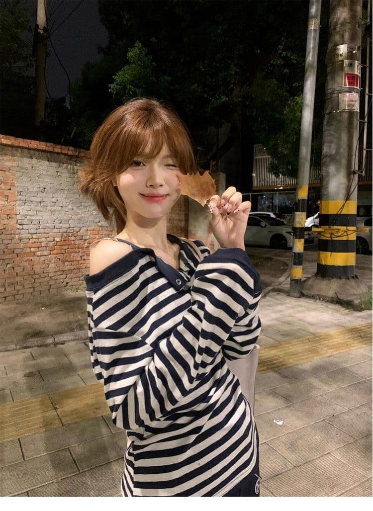 260 그램 차가운 실크 코튼 사람들 면 페이크 레이어드 스트라이프 오프숄더 긴팔 티셔츠 여성 조기 가을 디자인 오프숄더 맨위 상세 이미지 6