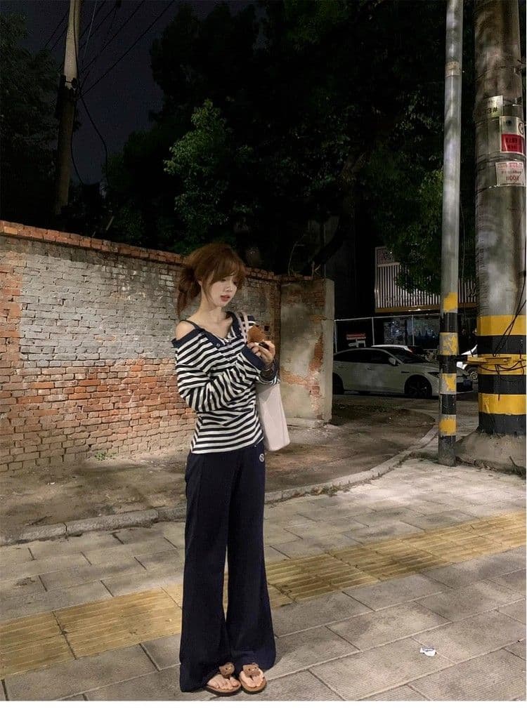 260 그램 차가운 실크 코튼 사람들 면 페이크 레이어드 스트라이프 오프숄더 긴팔 티셔츠 여성 조기 가을 디자인 오프숄더 맨위 상세 이미지 8