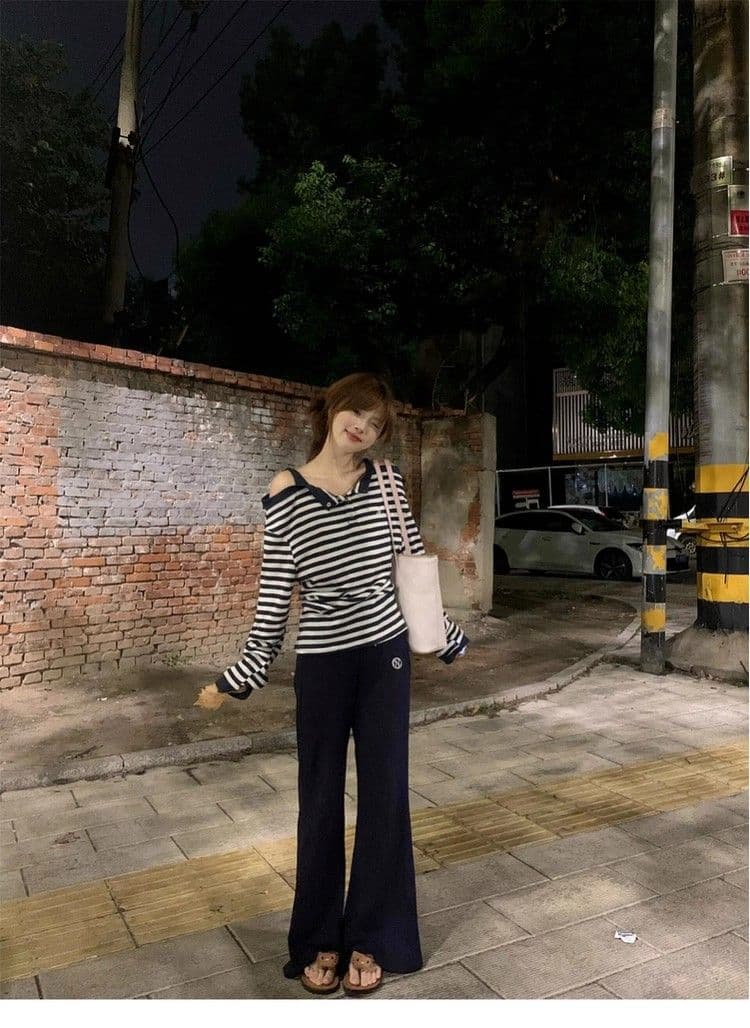 260 그램 차가운 실크 코튼 사람들 면 페이크 레이어드 스트라이프 오프숄더 긴팔 티셔츠 여성 조기 가을 디자인 오프숄더 맨위 상세 이미지 13