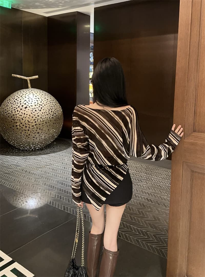 실사 불규칙 배색 스트라이프 비스듬한 칼라 오프숄더 긴팔 티셔츠 여성 벨트 포함 이미지 4