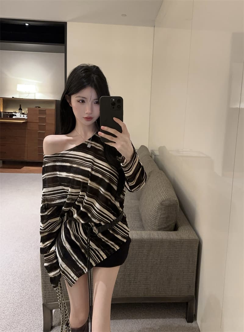 실사 불규칙 배색 스트라이프 비스듬한 칼라 오프숄더 긴팔 티셔츠 여성 벨트 포함 이미지 3