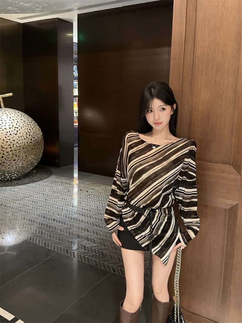 실사 불규칙 배색 스트라이프 비스듬한 칼라 오프숄더 긴팔 티셔츠 여성 벨트 포함 상세 이미지 8
