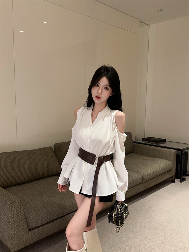 실사 화이트 오프숄더 허리 수축 슬림해 보이는 불규칙 긴팔 여성 셔츠 벨트 포함 상세 이미지 7