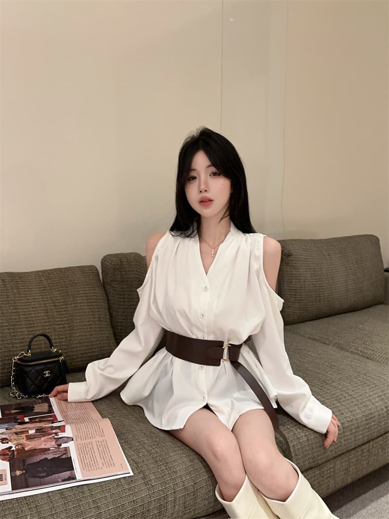 실사 화이트 오프숄더 허리 수축 슬림해 보이는 불규칙 긴팔 여성 셔츠 벨트 포함 상세 이미지 8