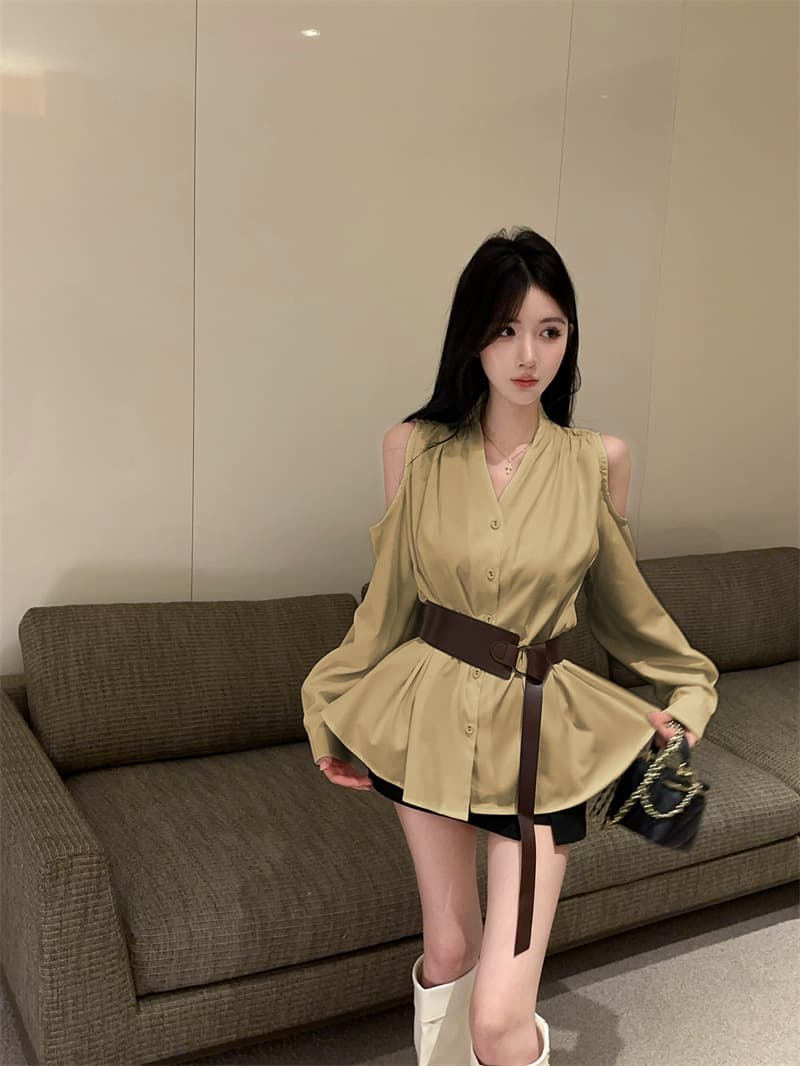 실사 화이트 오프숄더 허리 수축 슬림해 보이는 불규칙 긴팔 여성 셔츠 벨트 포함 상세 이미지 14