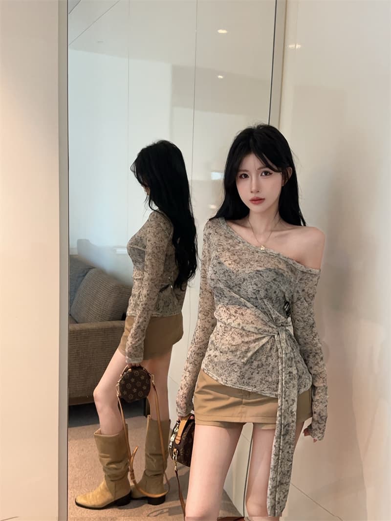 실사 디자인 센스 헤일로 염색 비스듬한 칼라 오프숄더 긴팔 스트랩 허리 수축 티셔츠 맨위 여성