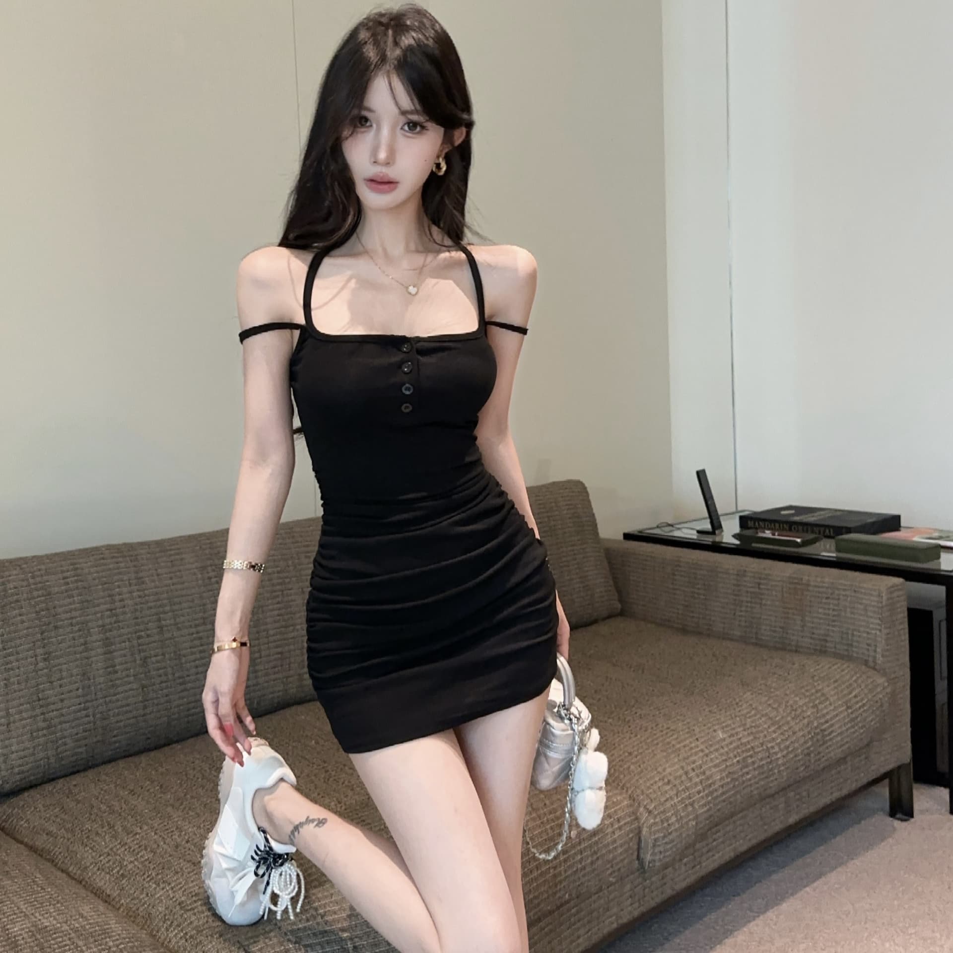 실사 웨스트 다용도 섹시함 낮은 가슴 십자가 아름다움 뒤로 쇼트 스타일 슬림해 보이는 타이트 스커트 타이트 드레스 이미지 5