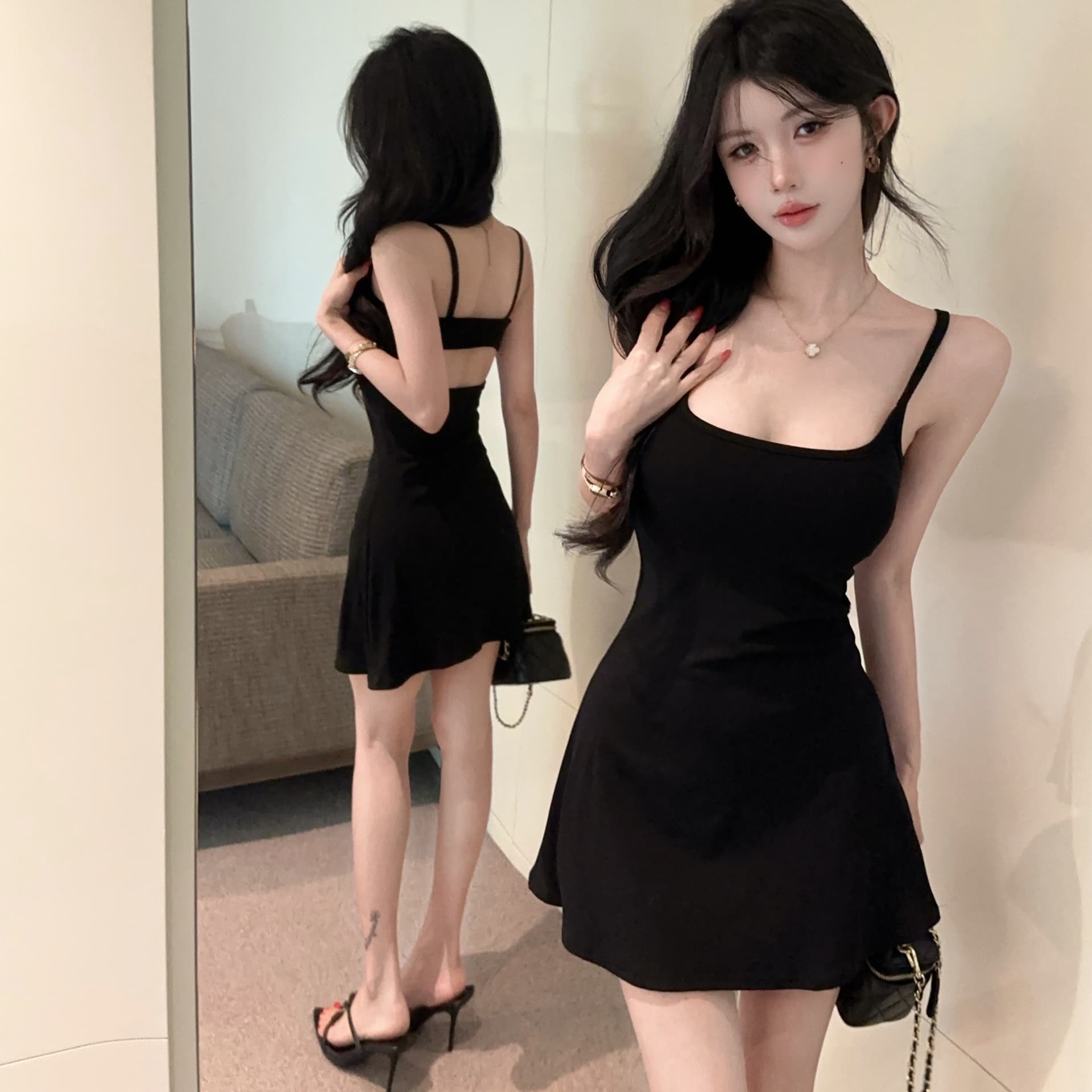 실사 새로운 다용도 여성 의류 섹시함 낮은 가슴 백리스 슬림해 보이는 큰 진자 허리 수축 작은 검은 드레스 슬립 치마 이미지 3